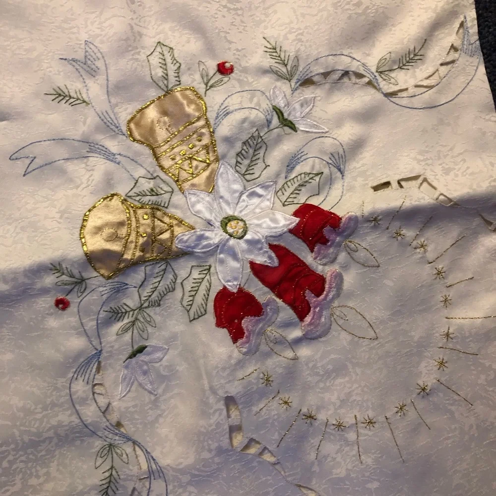 Beautiful table cloth & napkins